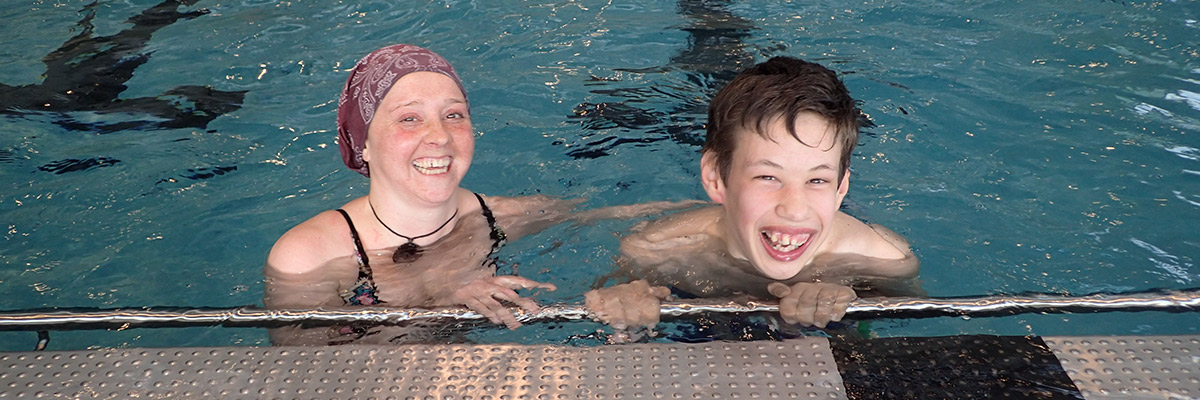kati-und-lukas-im-wasser