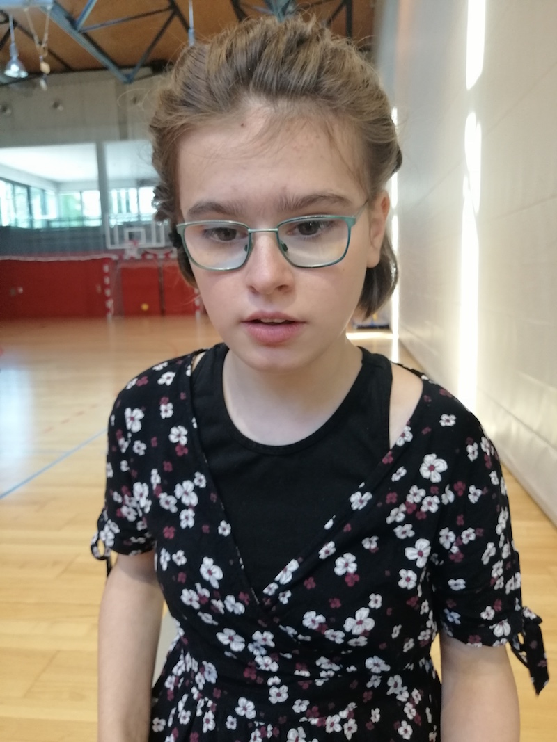 Therapie in der Turnhalle Antonia Kopie