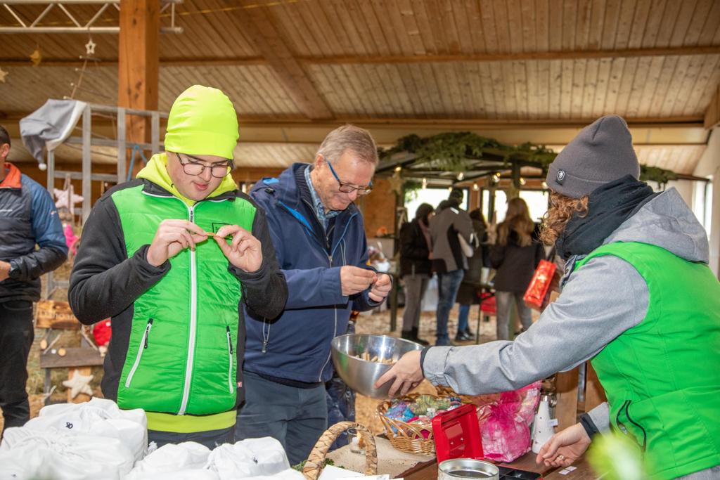 Weihnachtgsbasar Schritt fuer Schrittb7829c7c-8f16-489d-bfd6-57f95860290b