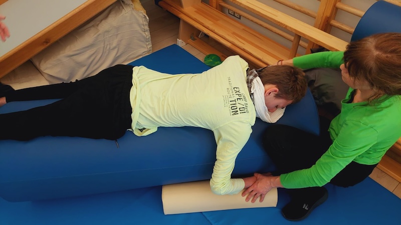 Auf der Rolle Maxi Petoe Schritt fuer Schritt