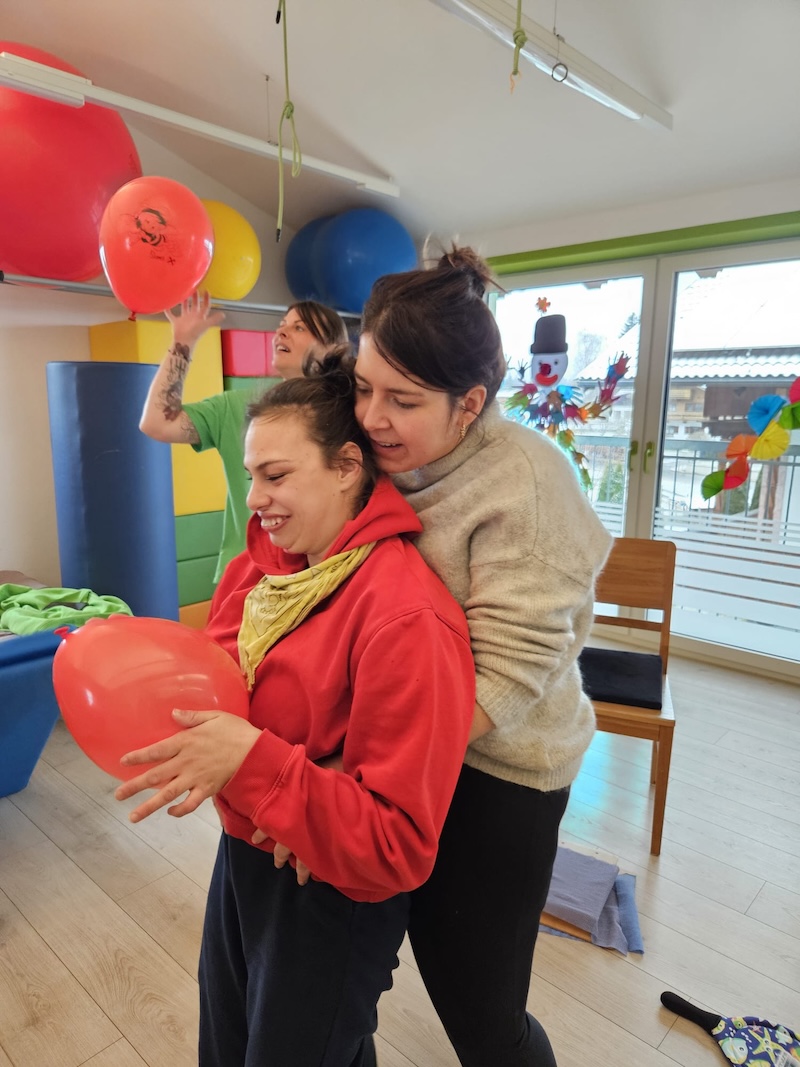 Milli Luftballon Petoe Schritt fuer Schritt