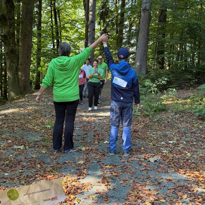 Egger lauft mit Schritt fuer Schritt 4